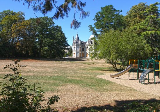 Aire de pique-nique du parc du Château des Cloîtres