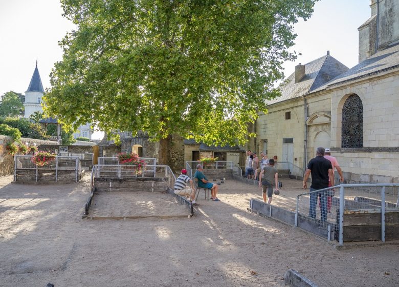Jeu traditionnel de boule de sable à Saint-Florent-le-Vieil