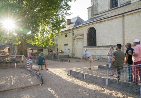Jeu traditionnel de boule de sable à Saint-Florent-le-Vieil