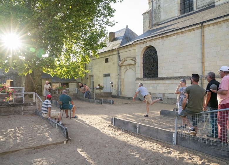 Jeu traditionnel de boule de sable à Saint-Florent-le-Vieil