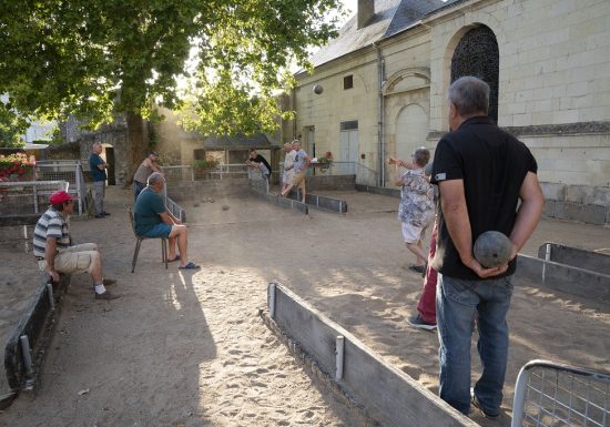 Jeu traditionnel de boule de sable à Saint-Florent-le-Vieil
