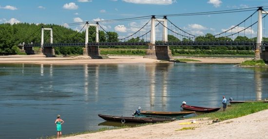 Balade intra-muros à Montjean-sur-Loire : son patrimoine industriel et fluvial et ses sculptures monumentales