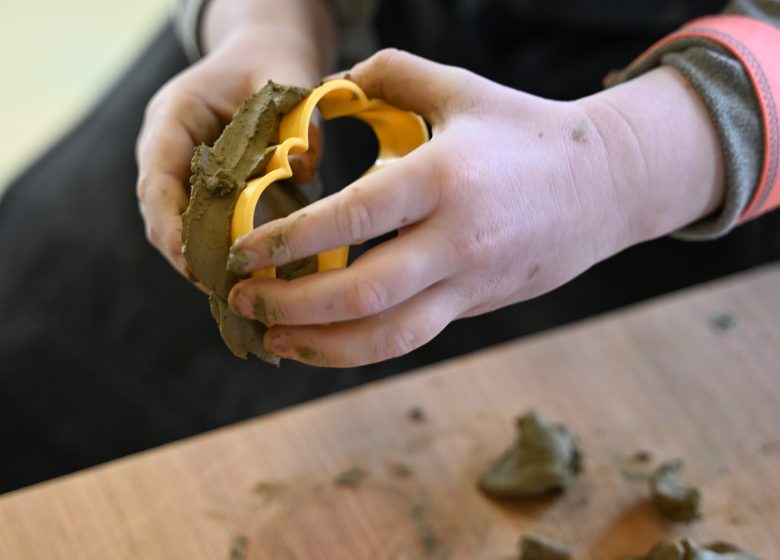POTERIE | Atelier sensoriel 2-5 ans “Le chemin d’argile”