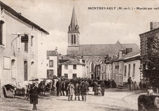 Deux vues différentes de la place du marché