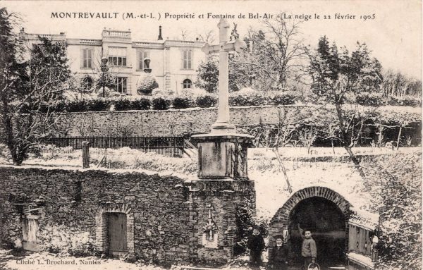 La belle endormie ! Aviez-vous remarqué cette belle demeure ?