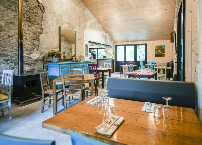 Guinguette Au Bout de l’île – Restaurant et hebergement touristique (yourtes, toue cabanée et chambres d’hôtes)