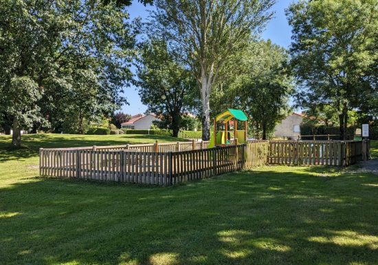 Aire de pique-nique Le Bordage à Saint-Pierre-Montlimart