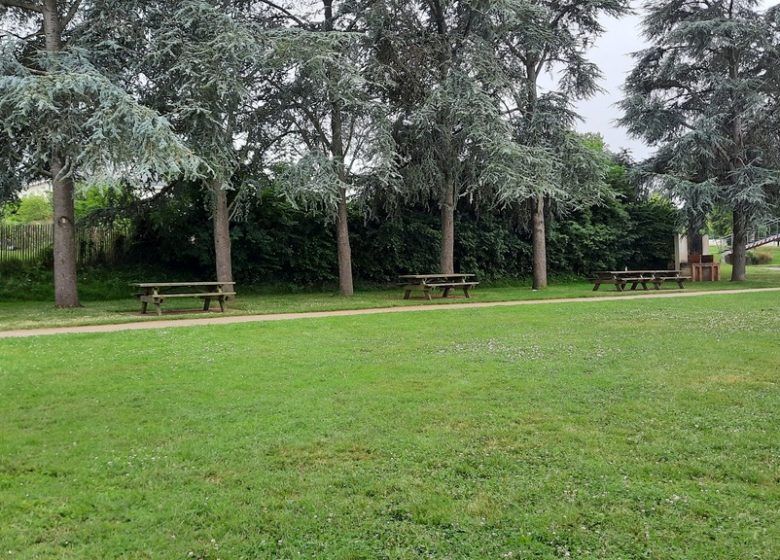 Aire de pique-nique de Saint-Laurent-de-la-Plaine