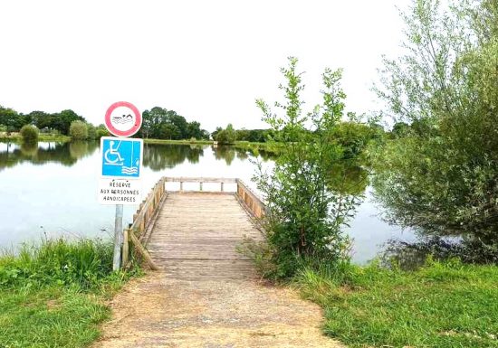 Aire de pique-nique à l’étang Tout lui faut