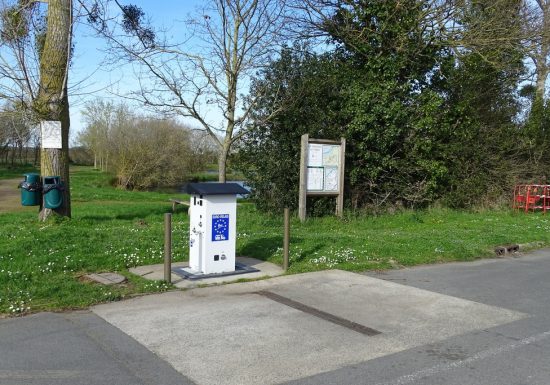 Aire de camping-car au Mesnil-en-Vallée