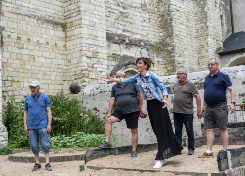 Jeu traditionnel de boule de sable à Saint-Florent-le-Vieil