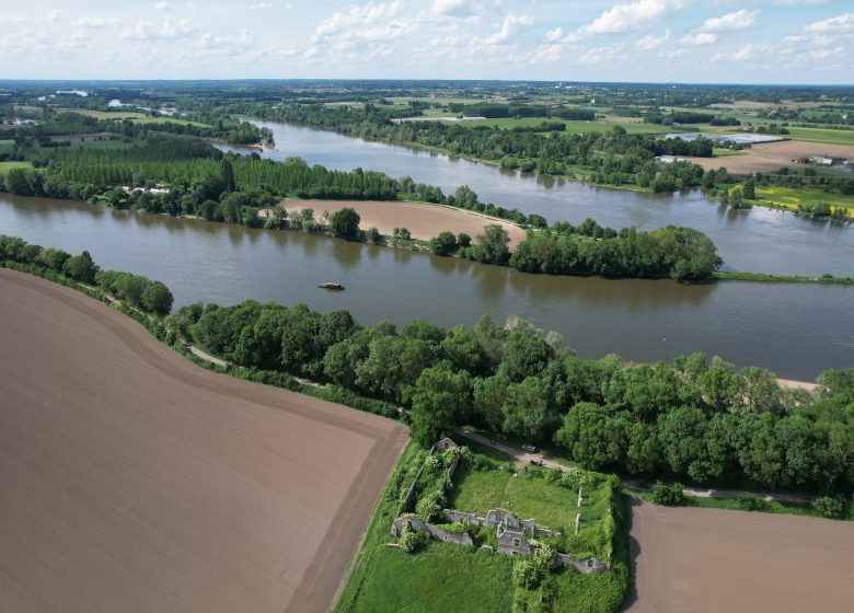Balade en toue cabanée sur la Loire au départ de Chalonnes avec L’Ecole Buissonnière