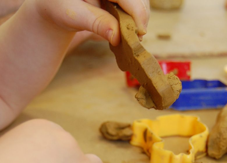 POTERIE | Atelier sensoriel 2-5 ans “Le chemin d’argile”