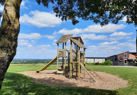 Aire de pique-nique aux abords du Moulin de l’Epinay