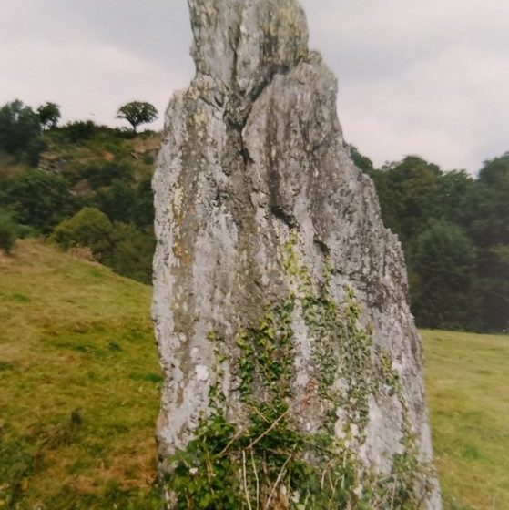 Le Menhir de Bréau – La Pierre qui Tourne