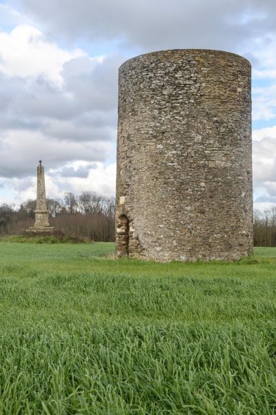 Monument de la bataille du Grand Choc de Chaudron et moulin de la Vigne-du-Pé