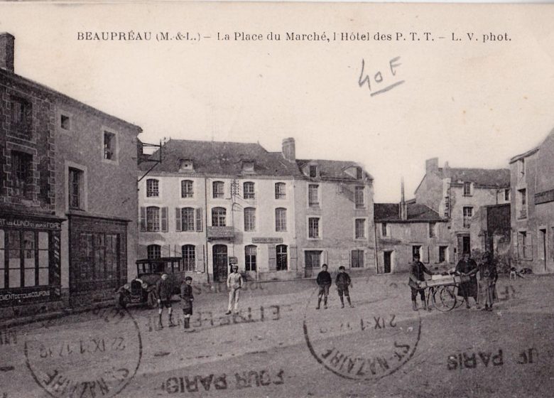 Panneau Patrimoine Vallée de l’Evre: Centre Historique de Beaupréau