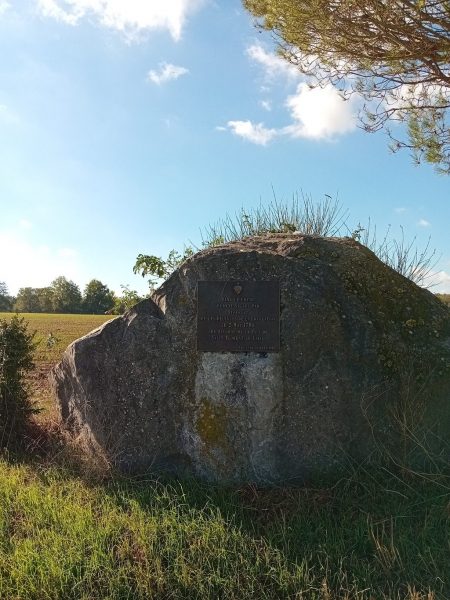 Plaque commémorative aux abords du Château de l’Ouvrinière