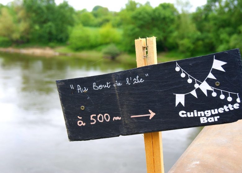 Guinguette Au Bout de l’île – Restaurant et hebergement touristique (yourtes, toue cabanée et chambres d’hôtes)