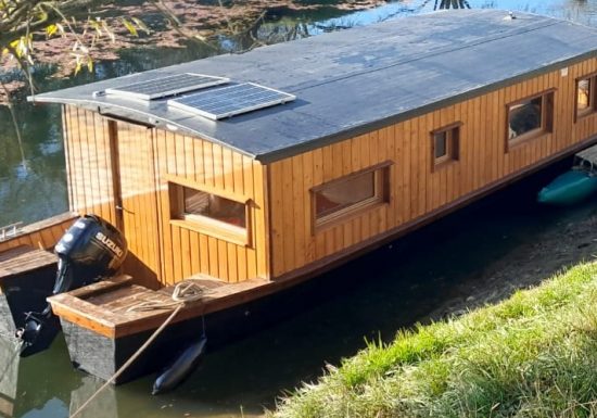 Toue cabanée Au bout de l’île (Bateau)