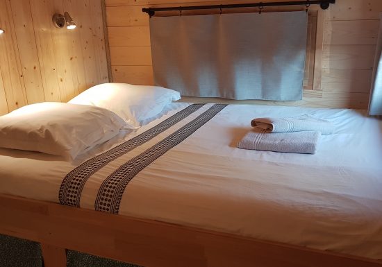 Toue cabanée Au bout de l’île (Bateau)