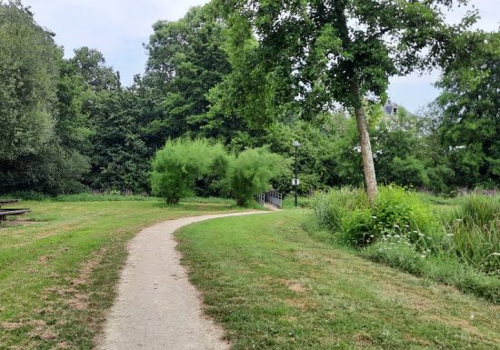 Aire de pique-nique de l’étang à Saint-Lézin