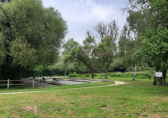 Aire de pique-nique de l’étang à Saint-Lézin