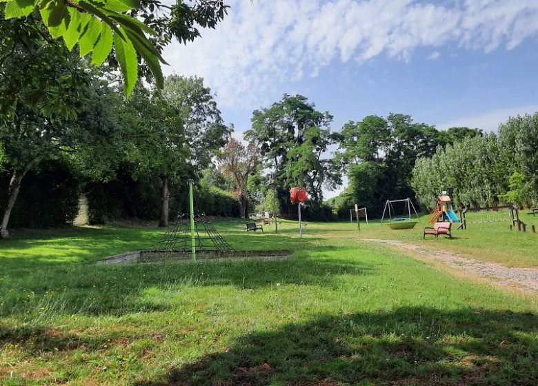Aire de pique-nique de la Coulée Verte à Saint-Georges-des-Gardes