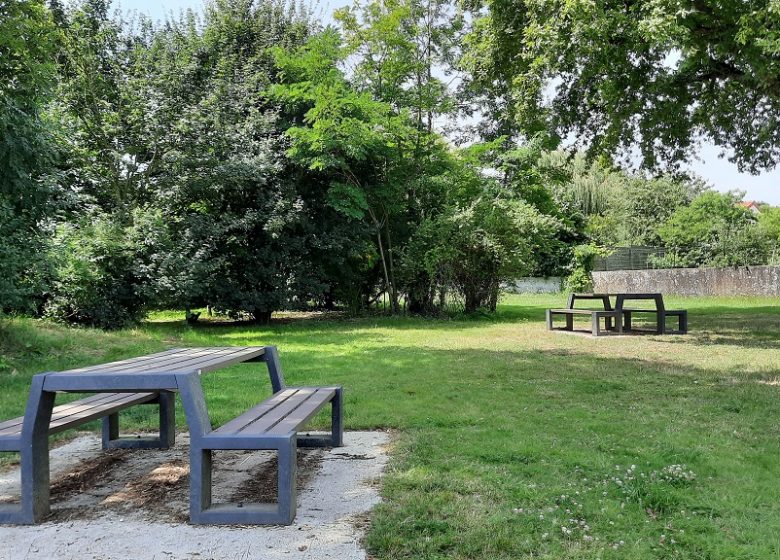 Aire de pique-nique de la Chapelle Rousselin