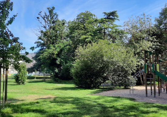 Aire de pique-nique du parc du Château des Cloîtres