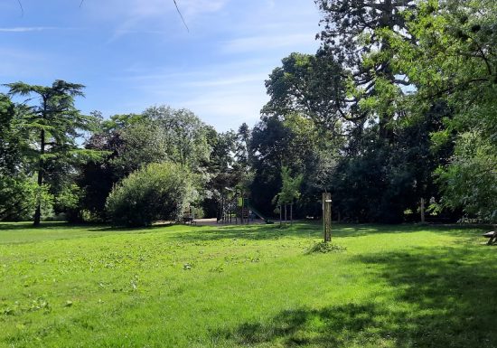 Aire de pique-nique du parc du Château des Cloîtres