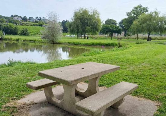 Aire de pique-nique à l’étang Tout lui faut
