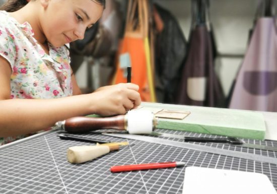 Atelier Maroline : fabrication d’un accessoire en cuir – Duo adulte – enfant