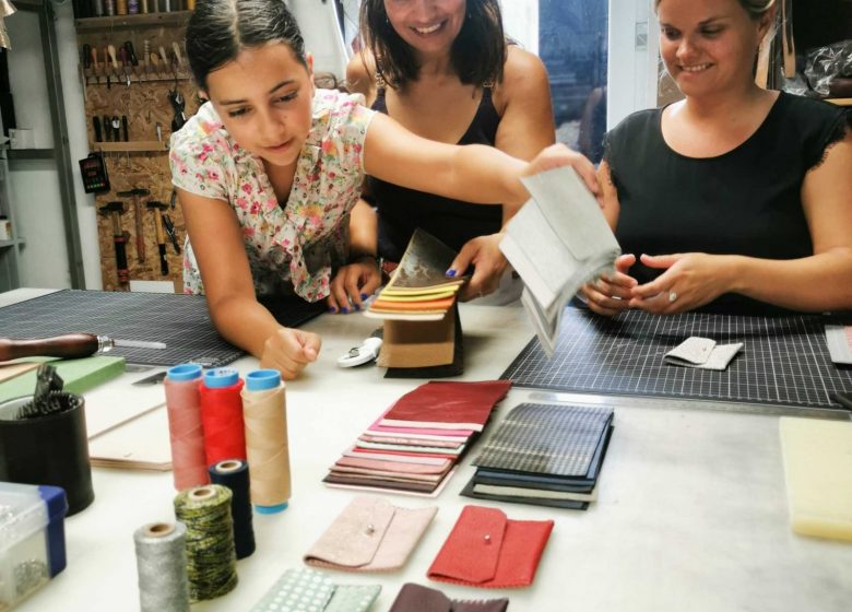 Atelier Maroline : Fabrication d’un accessoire en cuir | Duo adulte – enfant