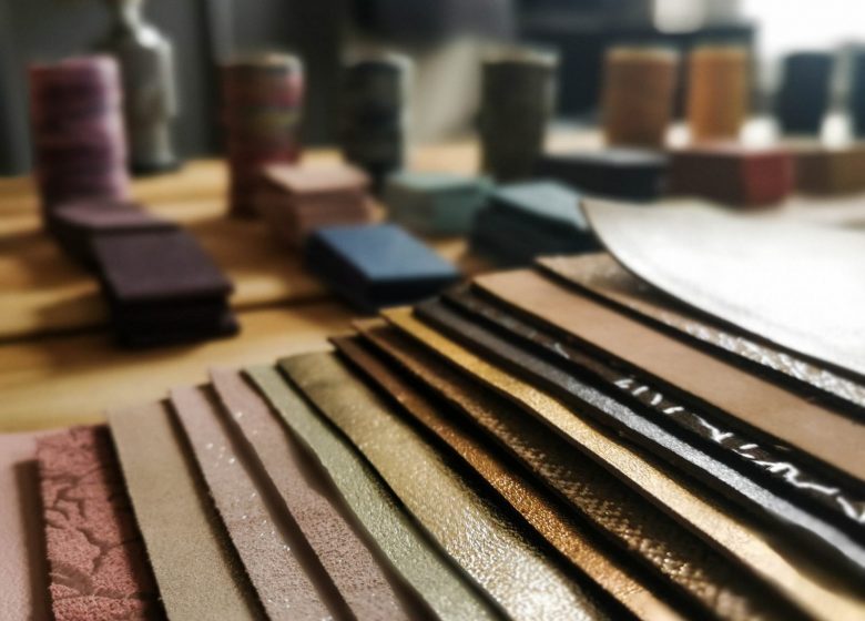 Atelier Maroline : Fabrication d’une pochette en cuir