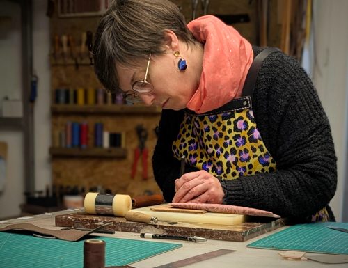 Atelier Maroline : fabrication d’une pochette en cuir