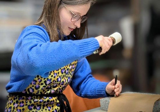 Atelier Maroline : fabrication d’une pochette en cuir