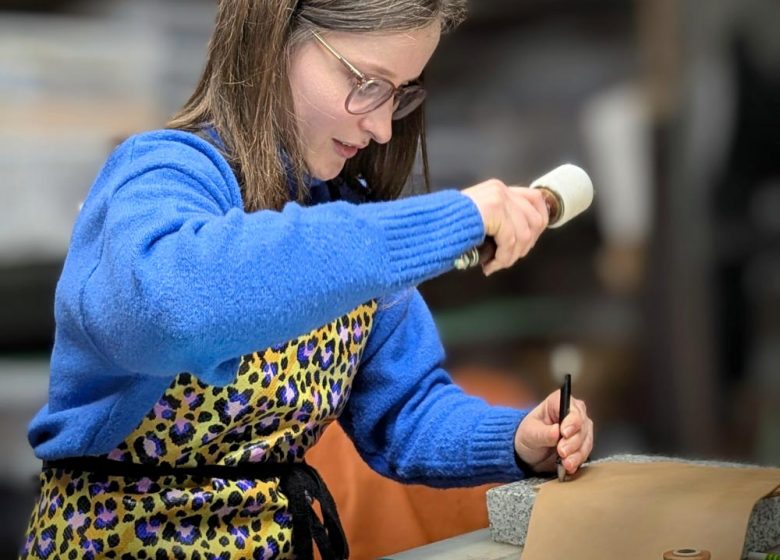 Atelier Maroline : Fabrication d’une pochette en cuir