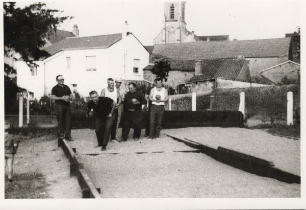 Le bas du bourg et le quartier de la Bretagne