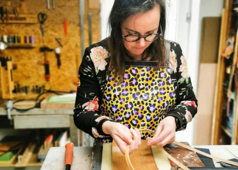 Atelier cuir Maroline : Fabrication d’un sac artisanal