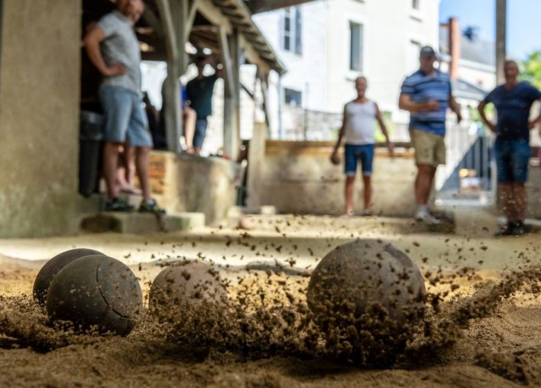 Initiation à la boule de sable à La Juiverie