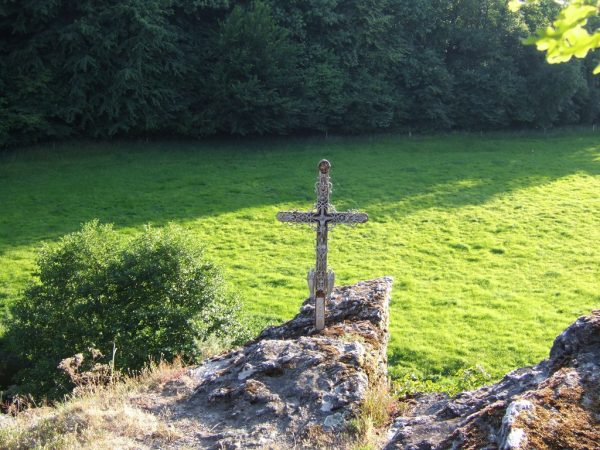 La croix des Martyrs via le Point de vue de la croix des Martyrs