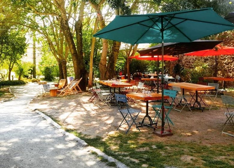 Guinguette Au Bout de l’île – Restaurant et hebergement touristique (yourtes, toue cabanée et chambres d’hôtes)