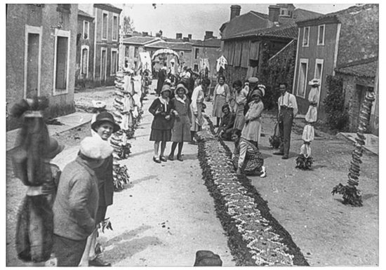 Des milliers de fleurs dans les rues du village !