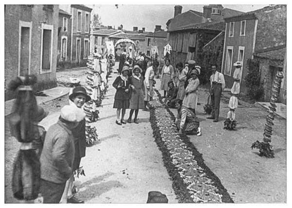 Des milliers de fleurs dans les rues du village !