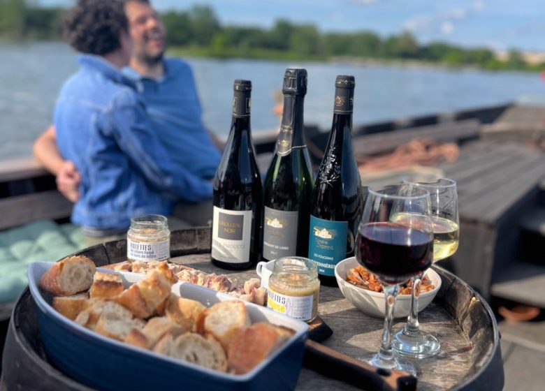 Balade en toue cabanée sur la Loire au départ de Chalonnes avec L’Ecole Buissonnière