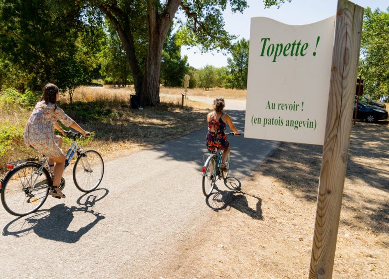 AIRE DE PIQUE-NIQUE PROMENADE JULIEN GRACQ