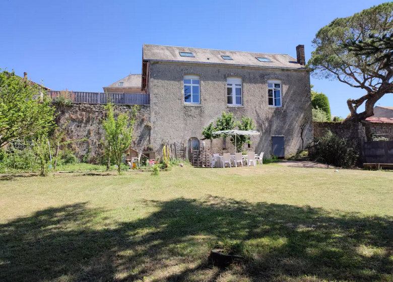 GITE ANCIENNE ÉCOLE DE MONTIGNÉ