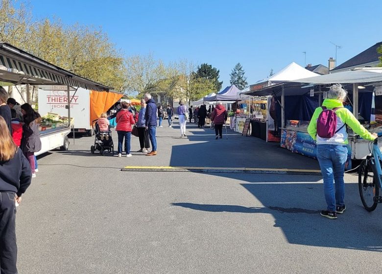Marché hebdomadaire à Saint-Florent-le-Vieil