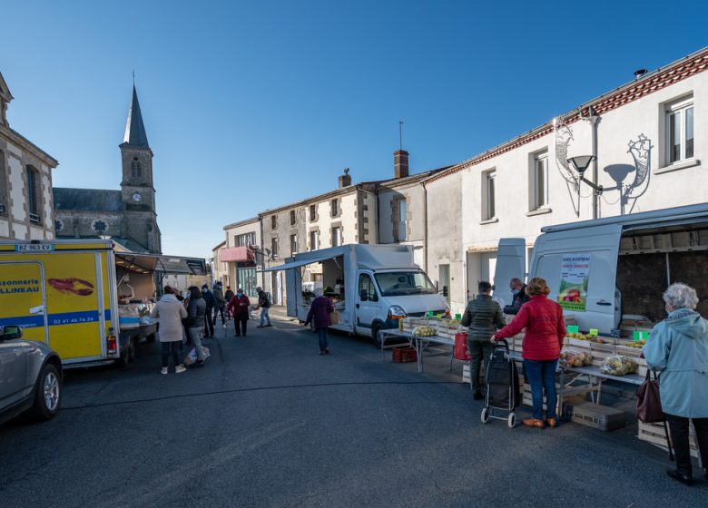 Marché hebdomadaire au Longeron
